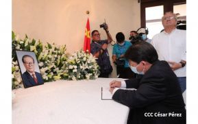 Nicaragua firma libro de condolencias por el fallecimiento del Compañero Jiang Zemin