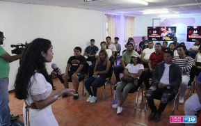 Jóvenes realizan conversatorio para conmemorar la Cruzada Nacional de Alfabetización