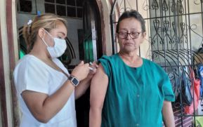 Vacunación casa a casa previene complicaciones de enfermedades respiratorias
