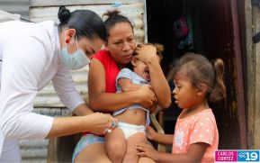 Brigada de vacunación voluntaria contra la Covid-19 visita casa a casa el barrio 18 de Mayo