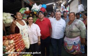 Entregan tramos a comerciantes de la tercera edad, fundadores del mercado Roberto Huembes