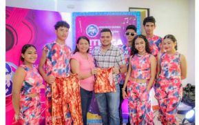 Realizan entrega de trajes para agrupaciones de baile urbano en Managua