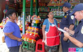 Bomberos inspeccionan tramos de pólvora ubicados en el barrio San Ignacio