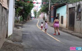 Más calles asfaltadas son entregadas a familias del barrio Francisco Salazar