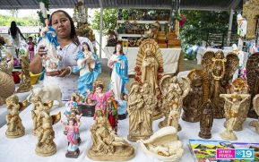 Familias adquieren productos para la Purísima en el Parque Nacional de Ferias
