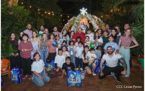 Comandante Daniel, Compañera Rosario y Familia celebran la Gritería en honor a la Virgen María!