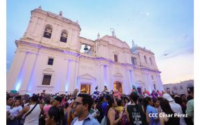 Leoneses celebran 77 años de la Gritería en honor a la Asunción de María