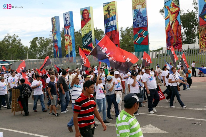 Juventud marcha hacia Plaza de la Fe Juan Pablo II al 34/19