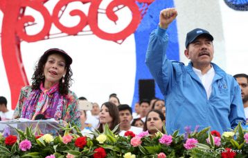 Daniel y Rosario celebran el 37 Aniversario de la Revolución Popular Sandinista