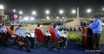 Daniel y Rosario presiden Acto del 37 Aniversario de la Policía Nacional
