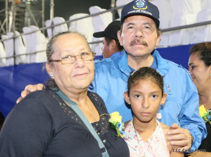 Daniel y Rosario presiden Acto del 37 Aniversario de la Policía Nacional