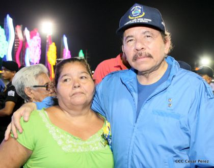 Daniel y Rosario presiden Acto del 37 Aniversario de la Policía Nacional