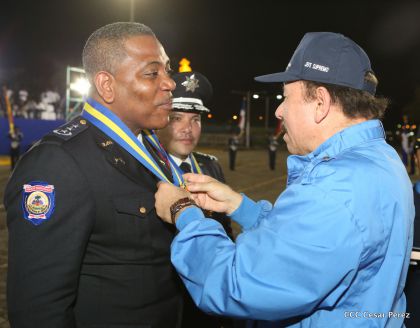 Daniel y Rosario presiden Acto del 37 Aniversario de la Policía Nacional