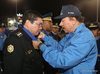 Daniel y Rosario presiden Acto del 37 Aniversario de la Policía Nacional