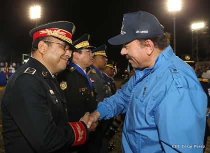Daniel y Rosario presiden Acto del 37 Aniversario de la Policía Nacional