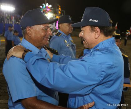 Daniel y Rosario presiden Acto del 37 Aniversario de la Policía Nacional