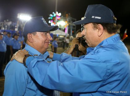 Daniel y Rosario presiden Acto del 37 Aniversario de la Policía Nacional
