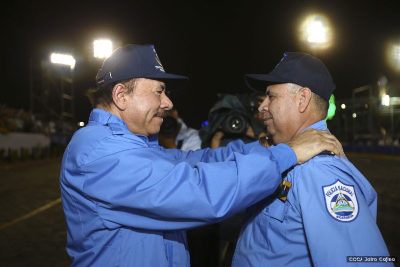 Daniel y Rosario presiden Acto del 37 Aniversario de la Policía Nacional