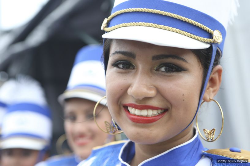 Más Fotos del Desfile Patrio en la Avenida de Bolívar a Chávez
