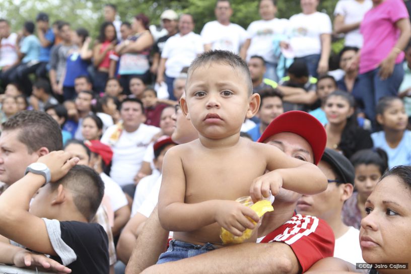 Más Fotos del Desfile Patrio en la Avenida de Bolívar a Chávez