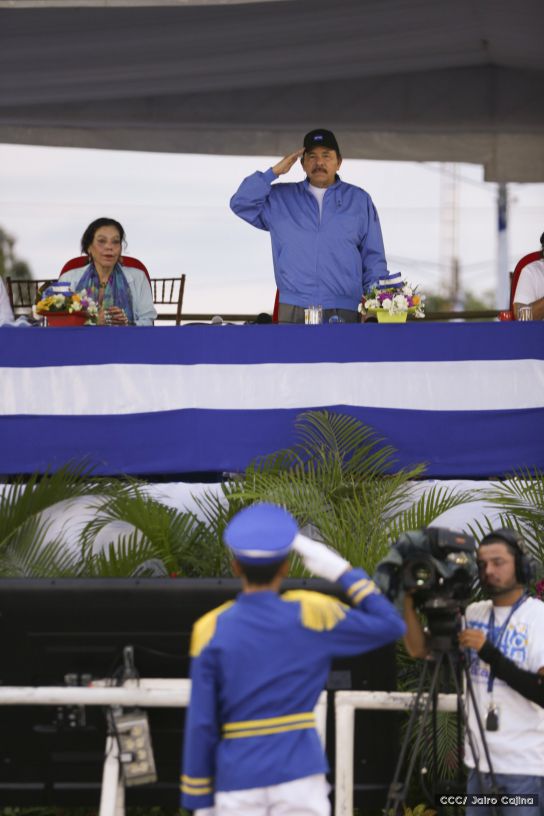 Más Fotos del Desfile Patrio en la Avenida de Bolívar a Chávez