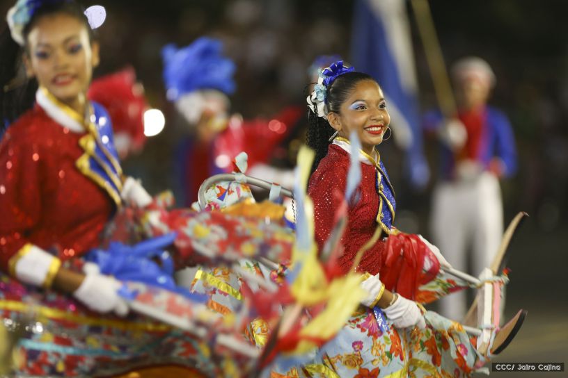 Más Fotos del Desfile Patrio en la Avenida de Bolívar a Chávez