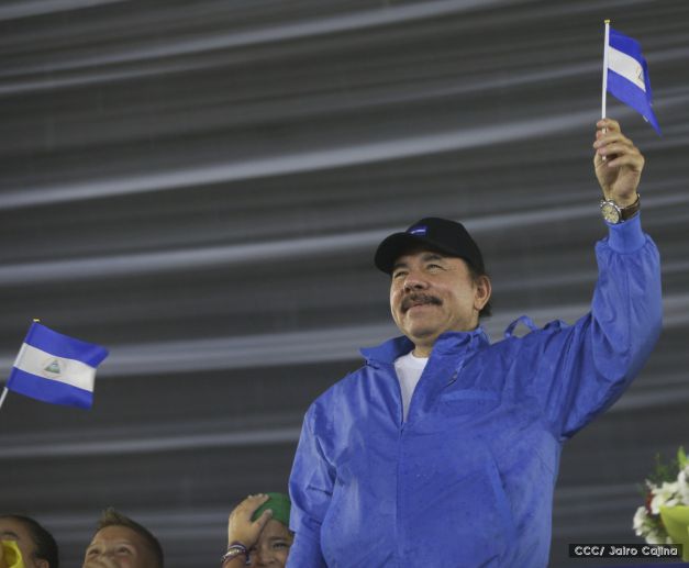 Más Fotos del Desfile Patrio en la Avenida de Bolívar a Chávez