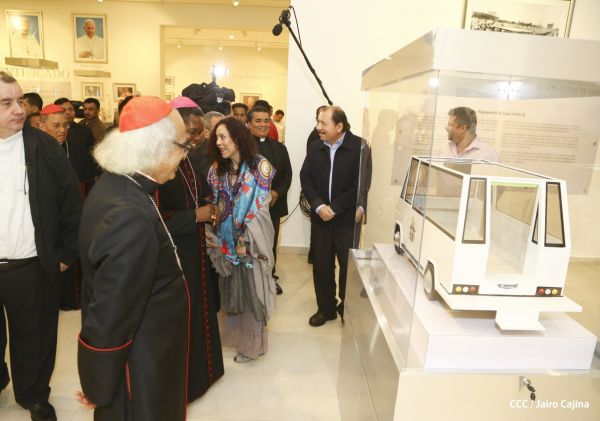 Daniel y Rosario inauguran el Museo San Juan Pablo II