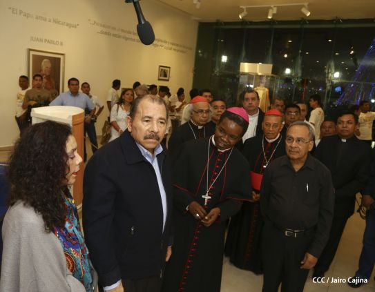 Daniel y Rosario inauguran el Museo San Juan Pablo II