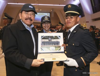 XIX Promoción de Damas y Caballeros Cadetes de la Academia de la Policía Nacional