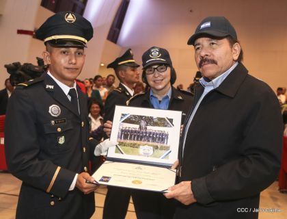 XIX Promoción de Damas y Caballeros Cadetes de la Academia de la Policía Nacional