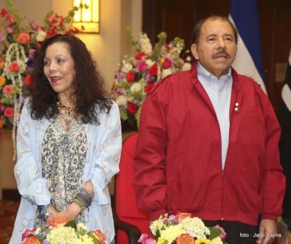 Daniel y Rosario reciben credenciales de Presidente y Vicepresidenta de Nicaragua