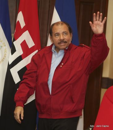 Daniel y Rosario reciben credenciales de Presidente y Vicepresidenta de Nicaragua