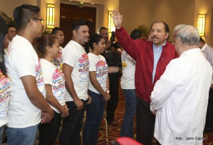 Daniel y Rosario reciben credenciales de Presidente y Vicepresidenta de Nicaragua