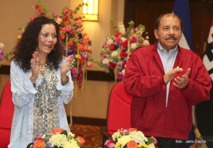 Daniel y Rosario reciben credenciales de Presidente y Vicepresidenta de Nicaragua
