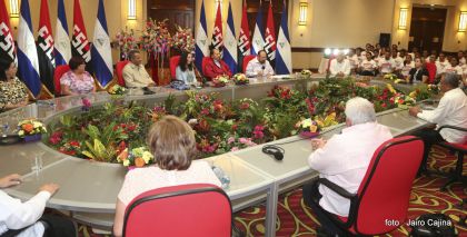 Daniel y Rosario reciben credenciales de Presidente y Vicepresidenta de Nicaragua