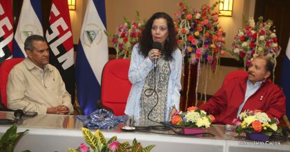 Daniel y Rosario reciben credenciales de Presidente y Vicepresidenta de Nicaragua
