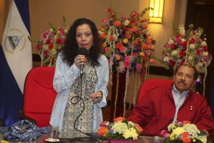 Daniel y Rosario reciben credenciales de Presidente y Vicepresidenta de Nicaragua