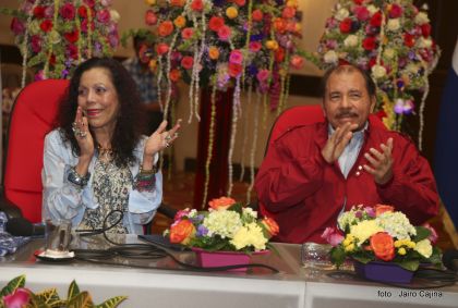 Daniel y Rosario reciben credenciales de Presidente y Vicepresidenta de Nicaragua