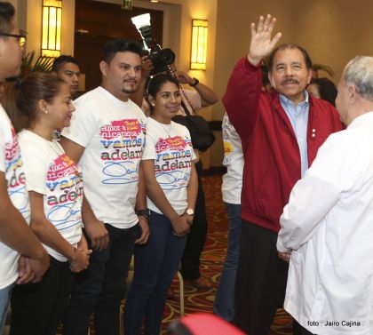 Daniel y Rosario reciben credenciales de Presidente y Vicepresidenta de Nicaragua