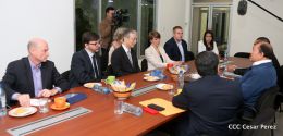 Presidente Daniel sostiene encuentro con Directores del BID
