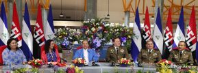 Daniel y Rosario presiden Acto de Ascenso en Grados y Entrega de Memoria Anual del Ejército