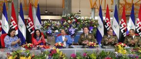 Daniel y Rosario presiden Acto de Ascenso en Grados y Entrega de Memoria Anual del Ejército