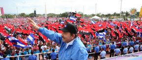 Rosario y Daniel celebran junto al pueblo 38 años de Revolución