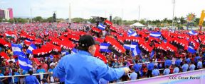 Rosario y Daniel celebran junto al pueblo 38 años de Revolución