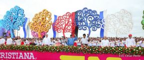 Rosario y Daniel celebran junto al pueblo 38 años de Revolución