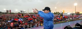 Rosario y Daniel celebran junto al pueblo 38 años de Revolución