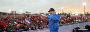 Rosario y Daniel celebran junto al pueblo 38 años de Revolución