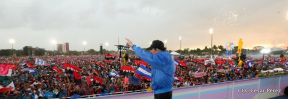 Rosario y Daniel celebran junto al pueblo 38 años de Revolución