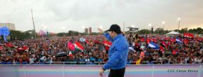 Rosario y Daniel celebran junto al pueblo 38 años de Revolución